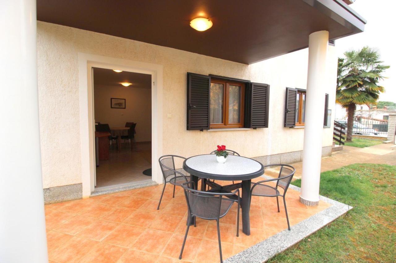 Gogo 2+2 Apartment Novigrad  Exterior photo